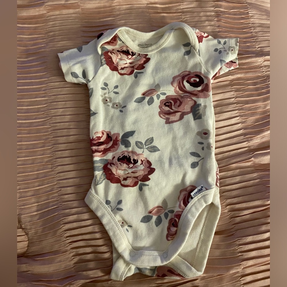 Modern Moments by Gerber made with Organic cotton 0/3 months